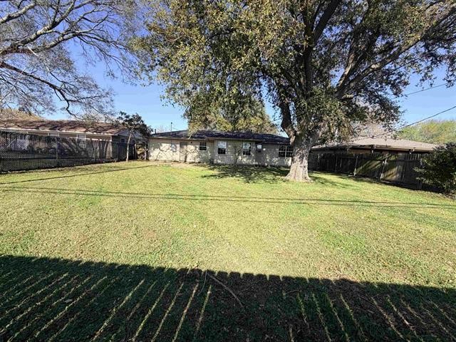 2649 Azalea Avenue Groves, TX 77619 - Photo 12 of 33
