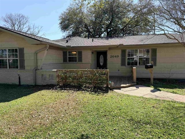 2649 Azalea Avenue Groves, TX 77619 - Photo 2 of 33