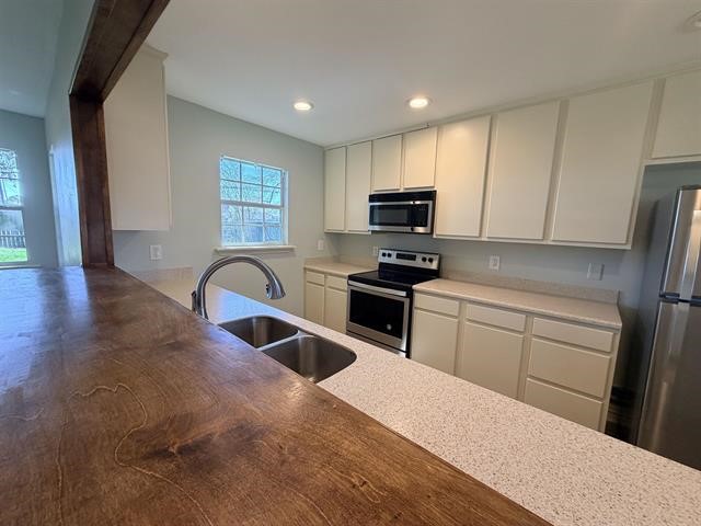 2649 Azalea Avenue Groves, TX 77619 - Photo 6 of 33