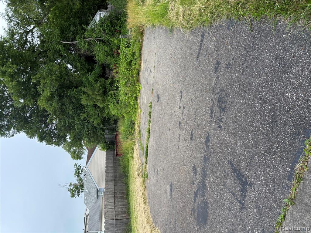 1122 Simcoe Avenue Flint, MI 48507 - Photo 7 of 21