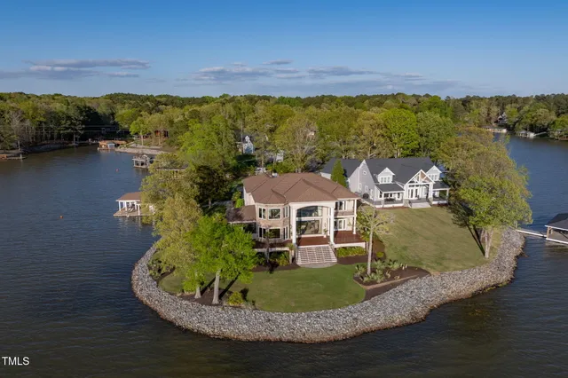 a view of a yard in front of a house