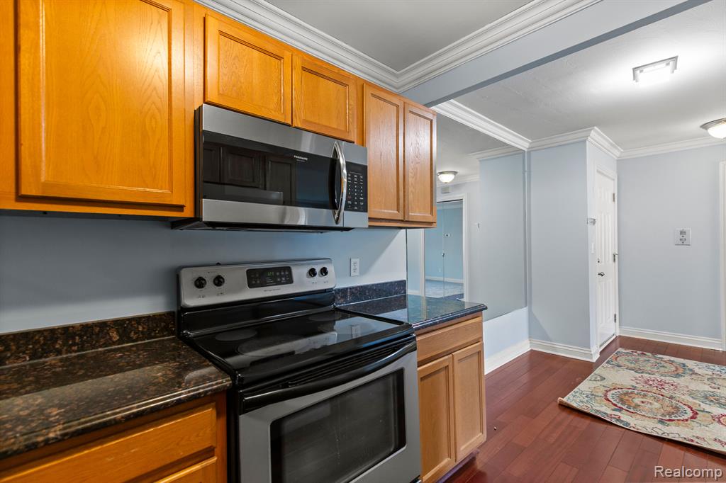 2247 Walton Boulevard, Unit 46 Rochester, MI 48309 - Photo 4 of 16