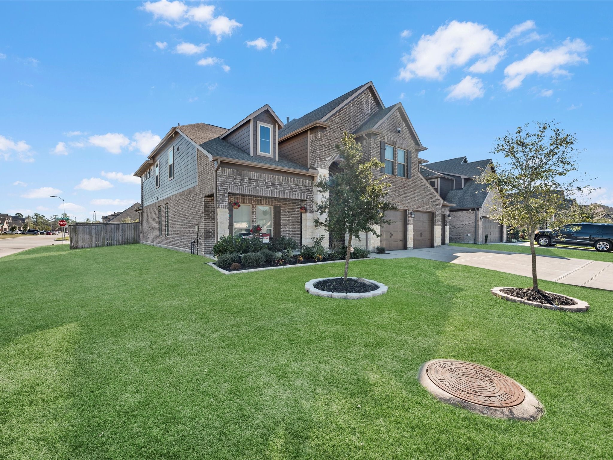 2822 Knotty Frst Drive Spring, TX 77373 - Photo 3 of 29 a view of a house with backyard and a tree