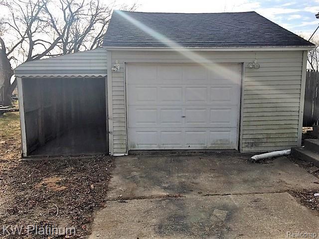 5209 McIntyre Road North Street, MI 48049 - Photo 22 of 26 garage.jpg