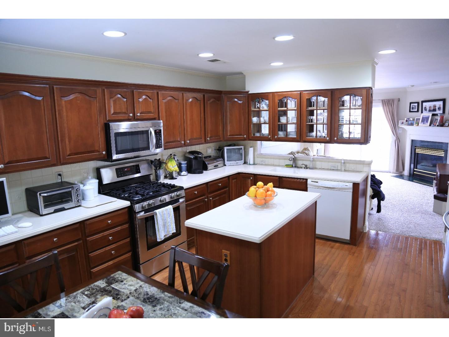 327 Watkins Road Pennington, NJ 08534 - Photo 3 of 25
