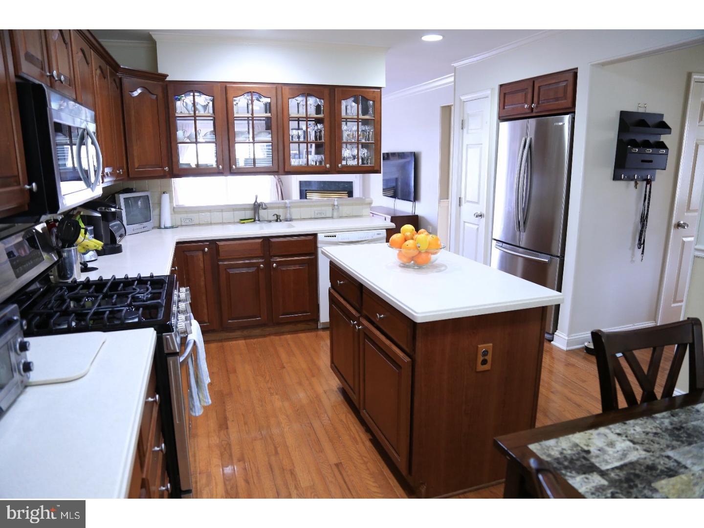 327 Watkins Road Pennington, NJ 08534 - Photo 4 of 25