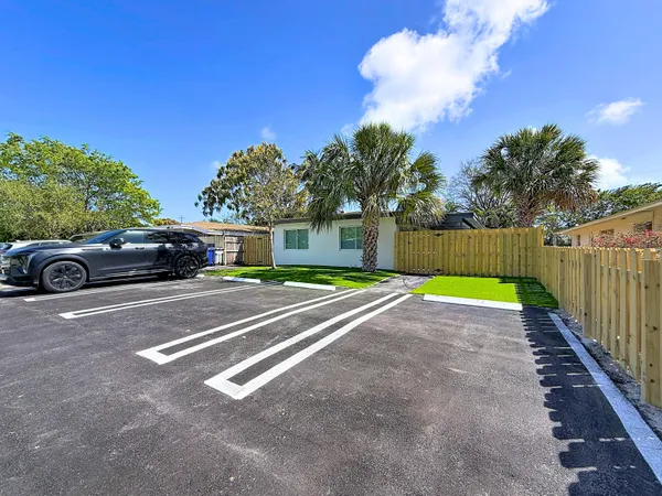 $3,500 | 224 Northeast 23rd Avenue, Unit 3, Pompano Beach, FL 33062