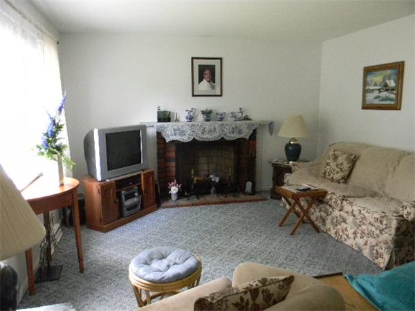 62 Michael Road Dracut, MA 01826 - Photo 5 of 8 Gallery Image 5
