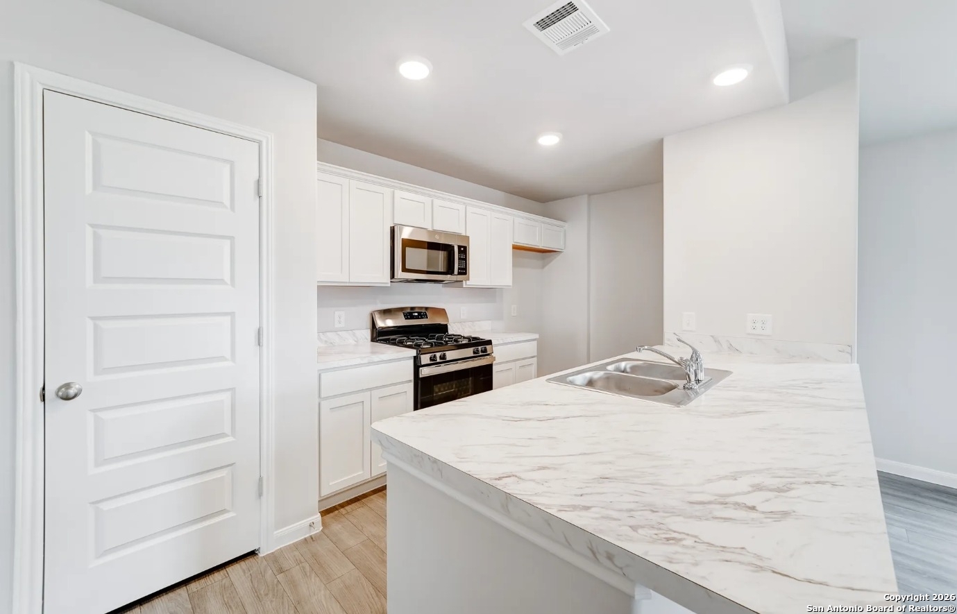 222 Boulder Ridge Drive Cuero, TX 77954 - Photo 6 of 7