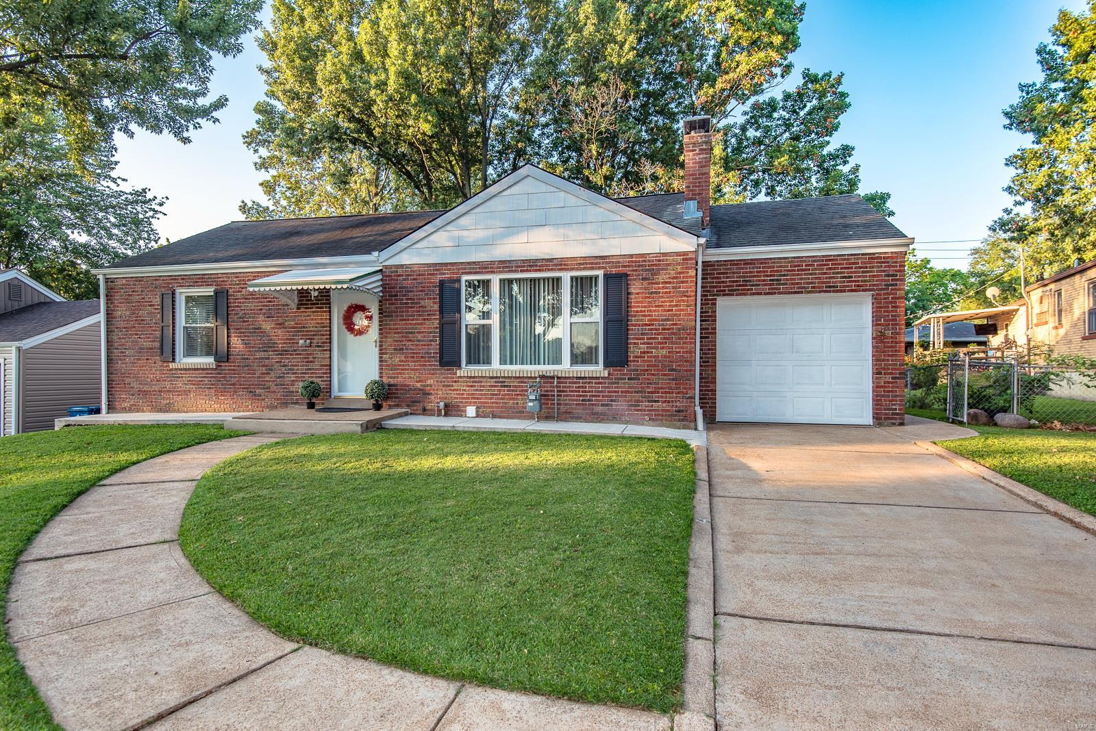 9234 Alpine Drive St. Louis, MO 63123 - Photo 1 of 40