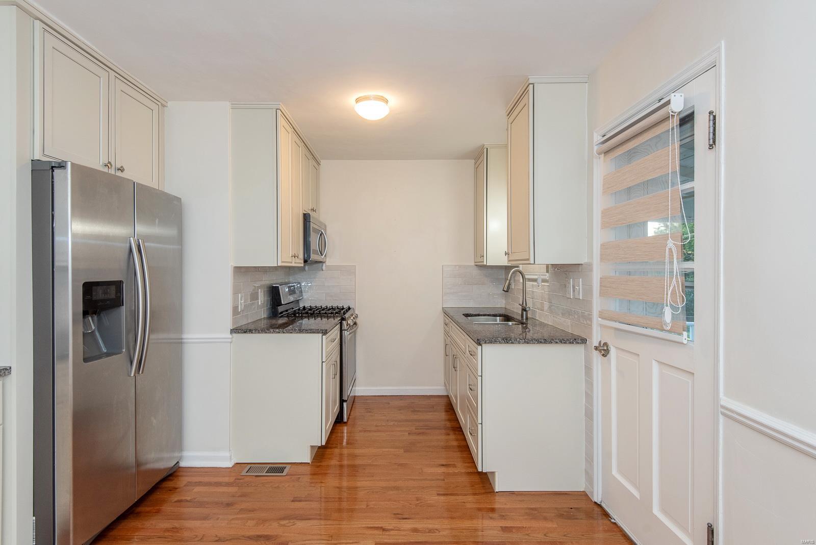 9234 Alpine Drive St. Louis, MO 63123 - Photo 13 of 40