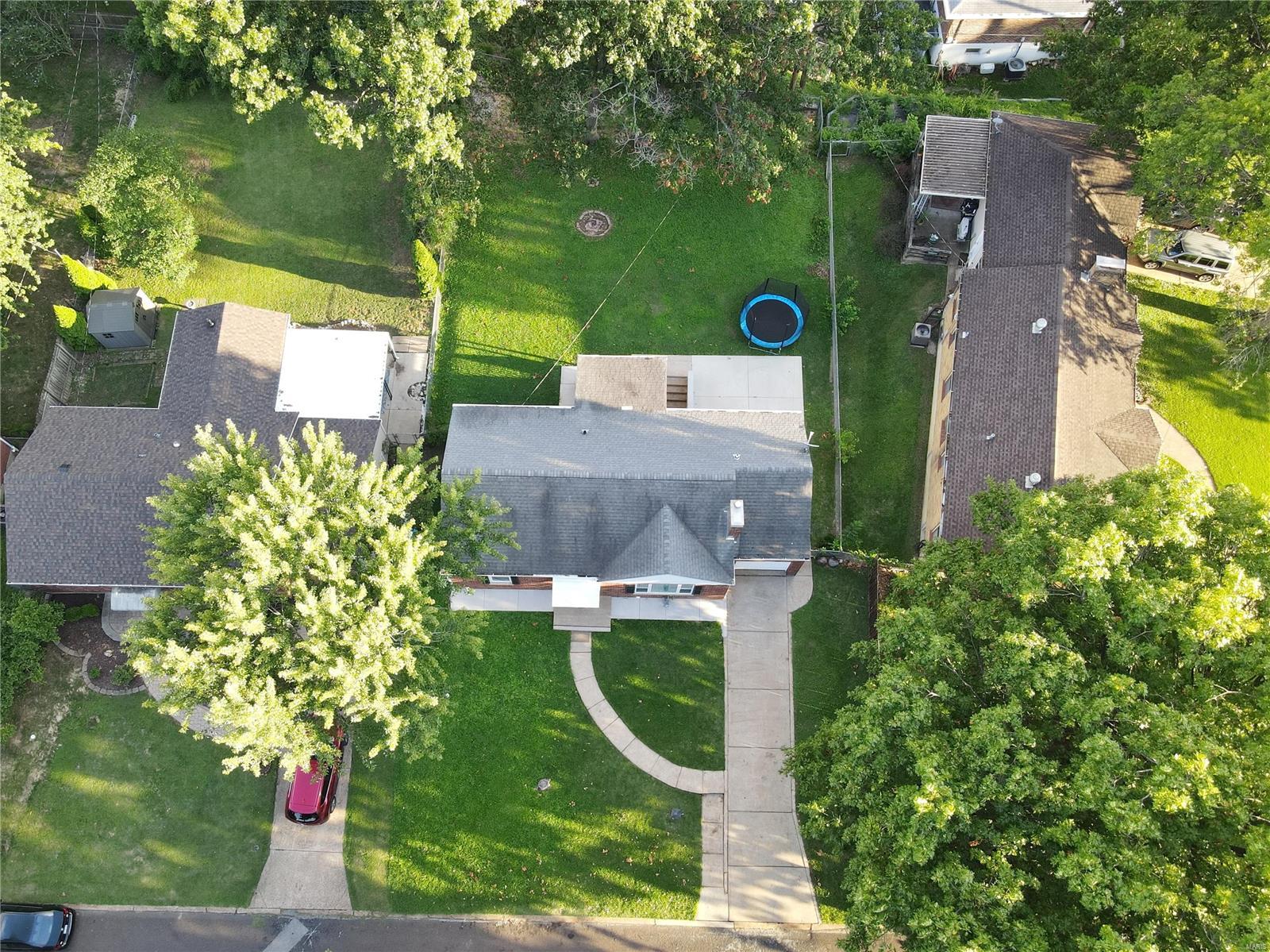 9234 Alpine Drive St. Louis, MO 63123 - Photo 2 of 40