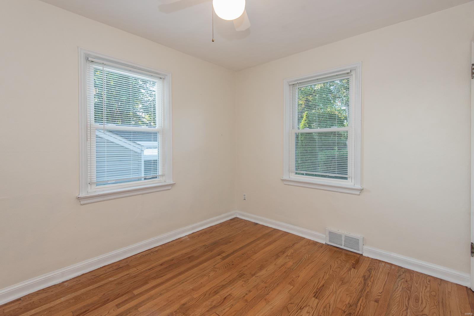 9234 Alpine Drive St. Louis, MO 63123 - Photo 24 of 40