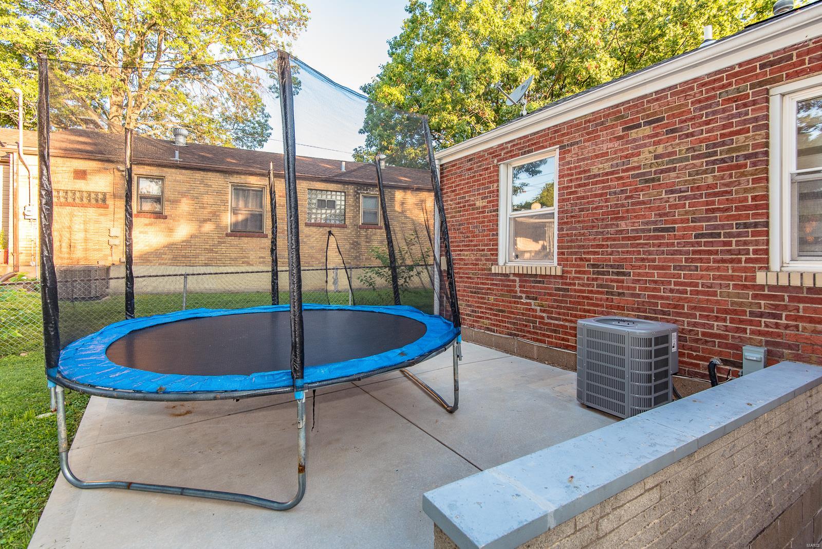 9234 Alpine Drive St. Louis, MO 63123 - Photo 38 of 40