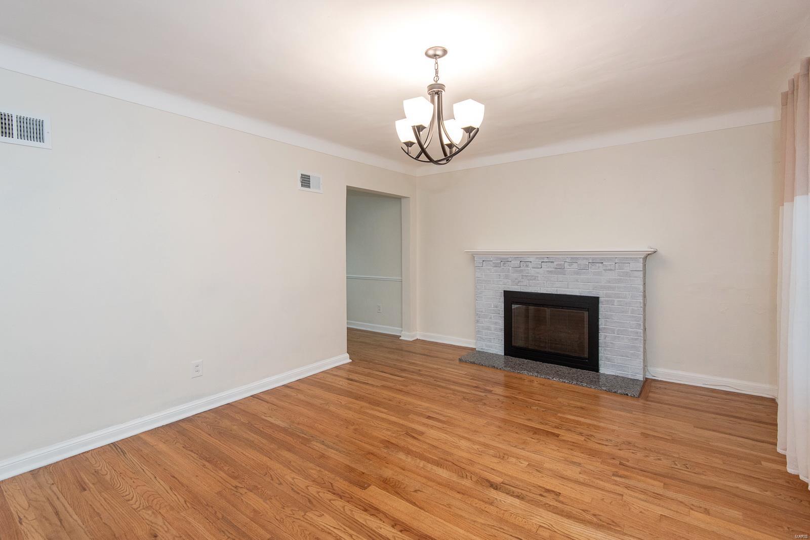 9234 Alpine Drive St. Louis, MO 63123 - Photo 5 of 40