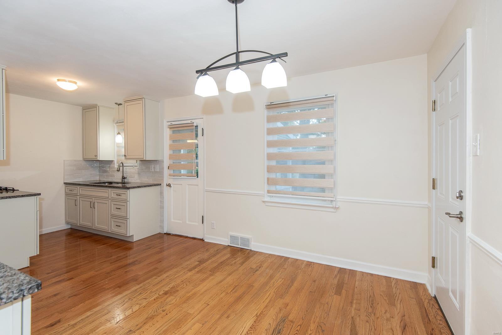 9234 Alpine Drive St. Louis, MO 63123 - Photo 10 of 40