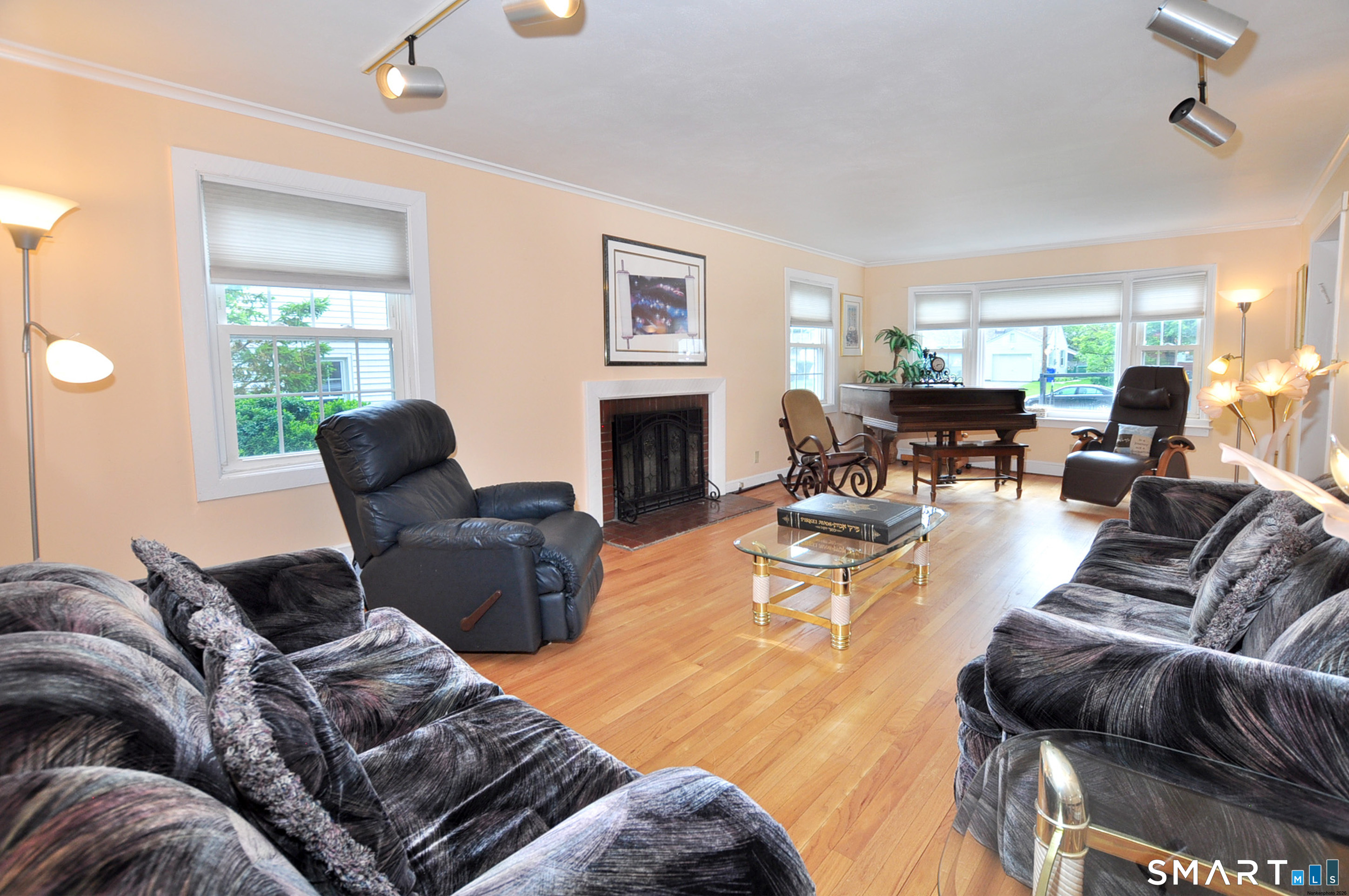 16 Miamis Road West Hartford, CT 06117 - Photo 8 of 39
