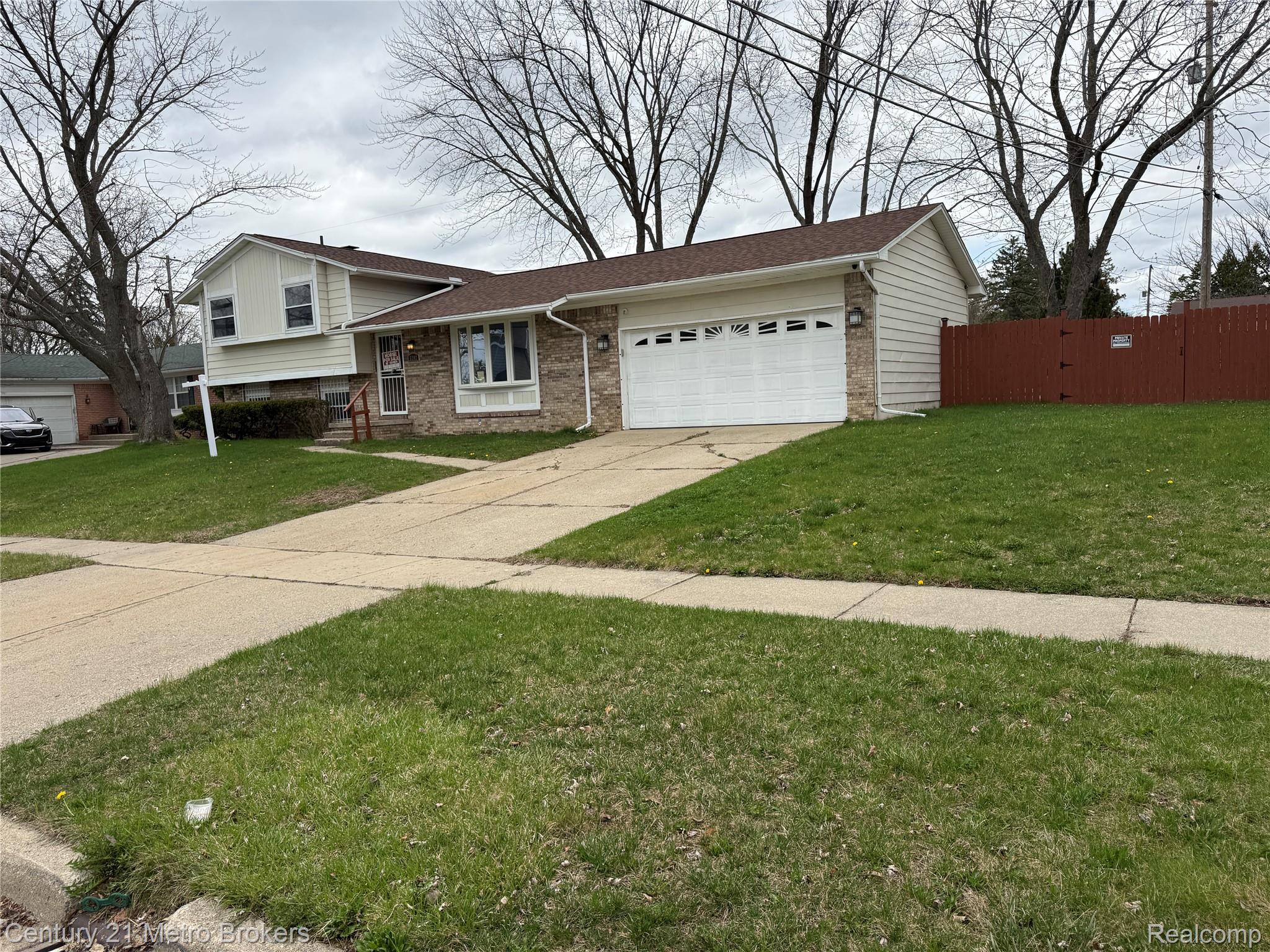 3202 Wolcott Street Flint, MI 48504 - Photo 2 of 28 IMG_4723.JPG