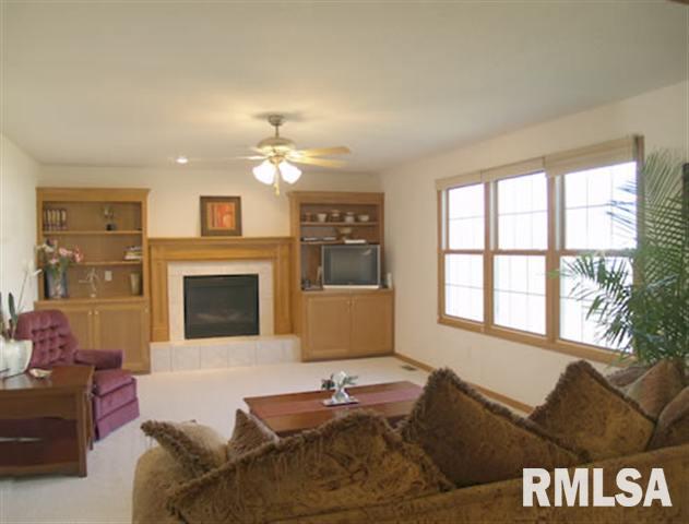 2034 Plum Tree Road Bettendorf, IA 52722 - Photo 3 of 9 Gallery Image 3