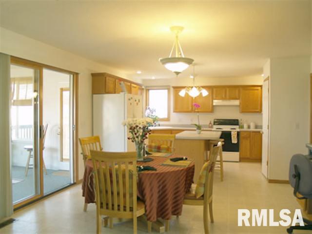 2034 Plum Tree Road Bettendorf, IA 52722 - Photo 4 of 9 Gallery Image 4