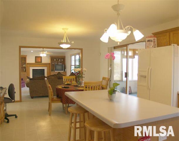 2034 Plum Tree Road Bettendorf, IA 52722 - Photo 5 of 9 Gallery Image 5