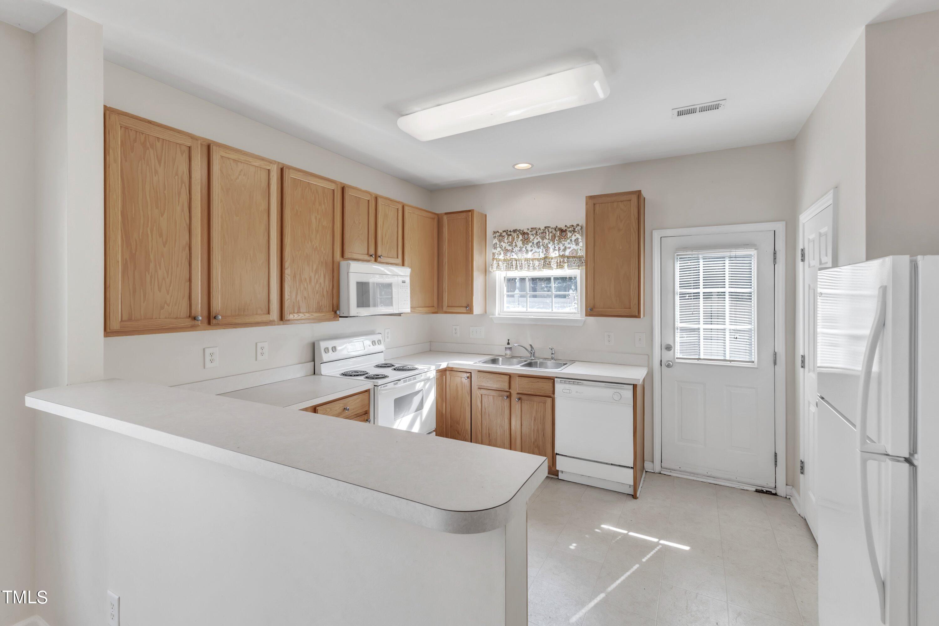 8210 Shadow Stone Court Raleigh, NC 27613 - Photo 16 of 44 Kitchen