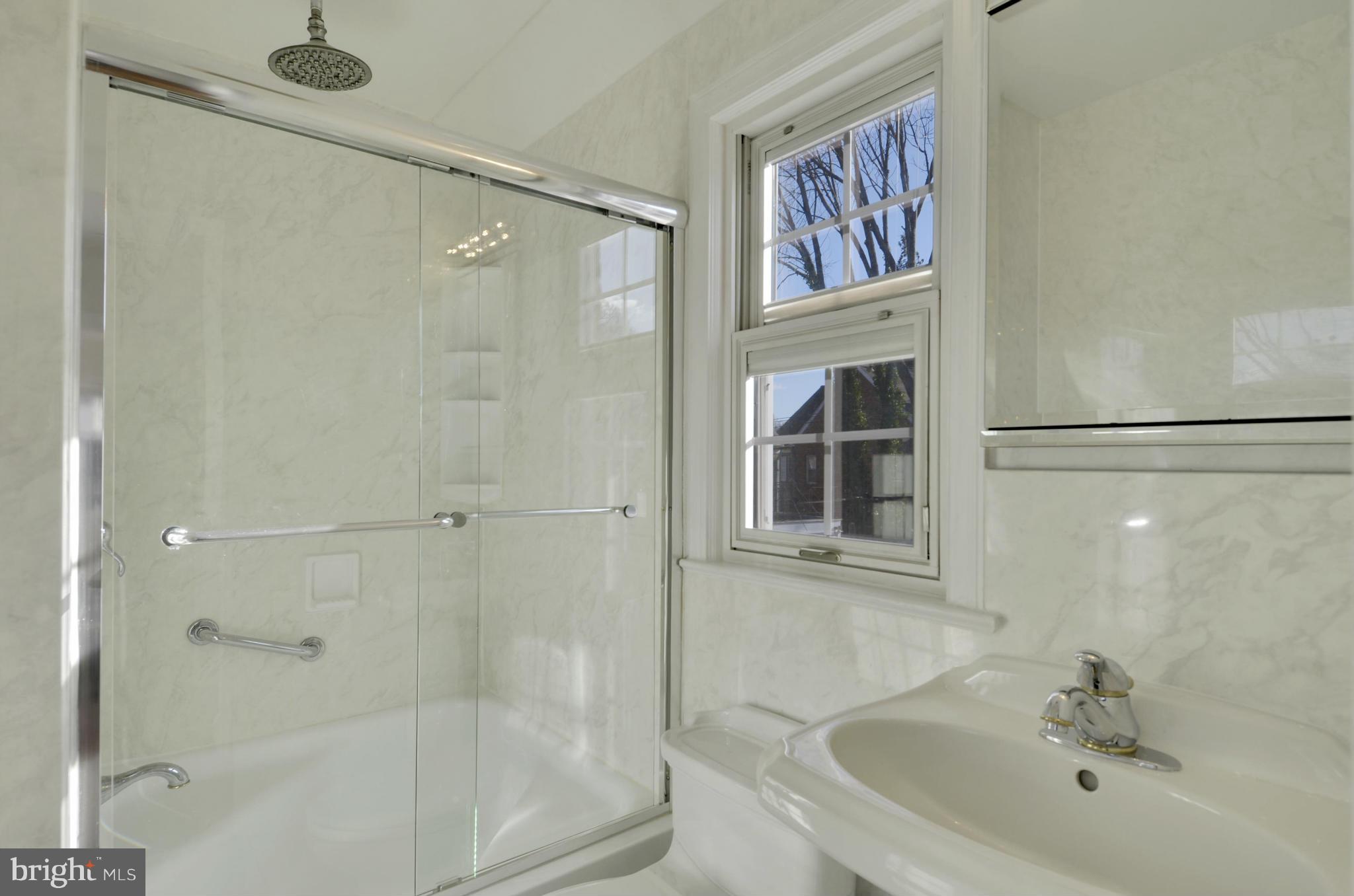 1602 Roxanna Road Northwest Washington, DC 20012 - Photo 9 of 18 Bath