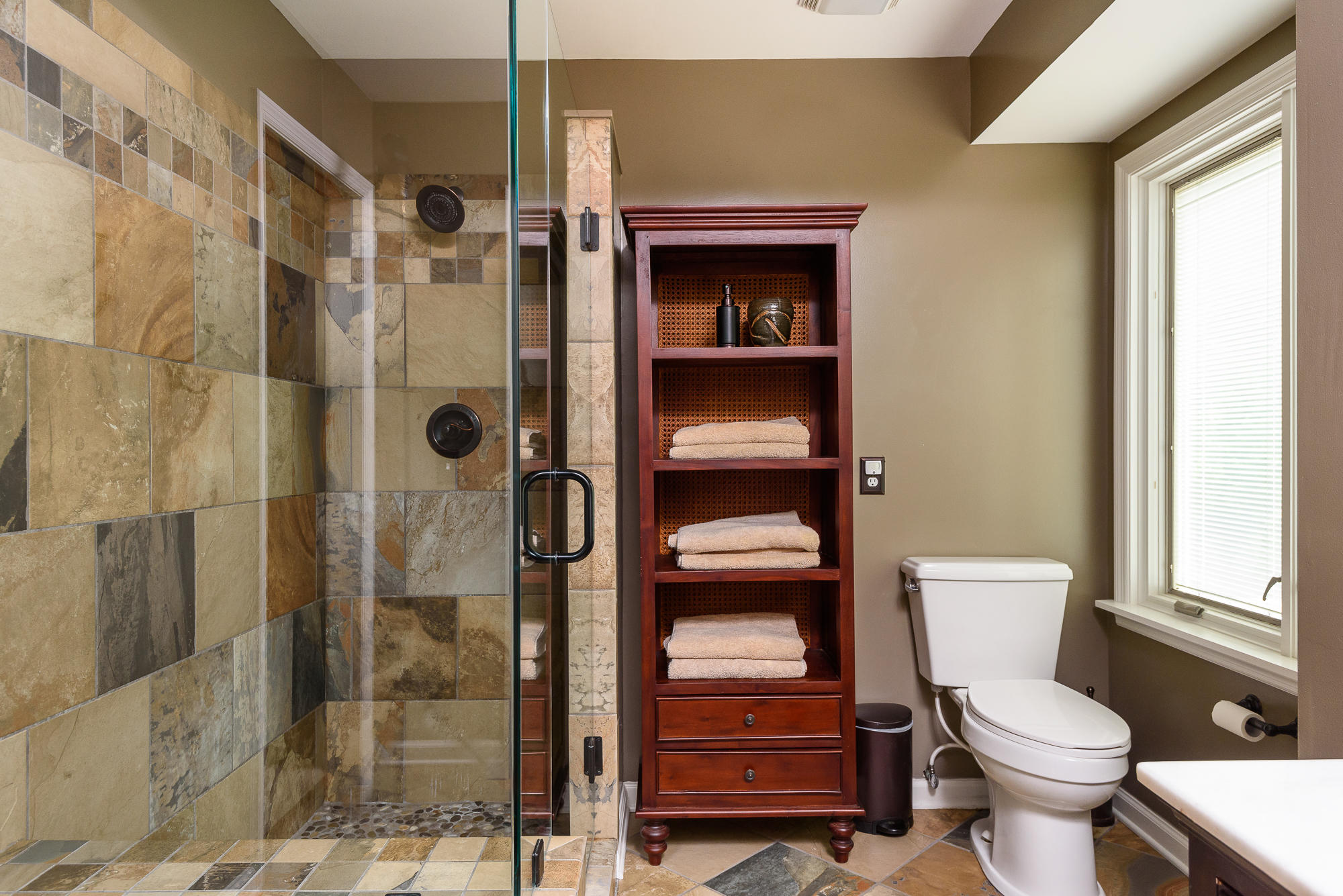 513 Barrington Road Signal Mountain, TN 37377 - Photo 18 of 40 Master Bathroom