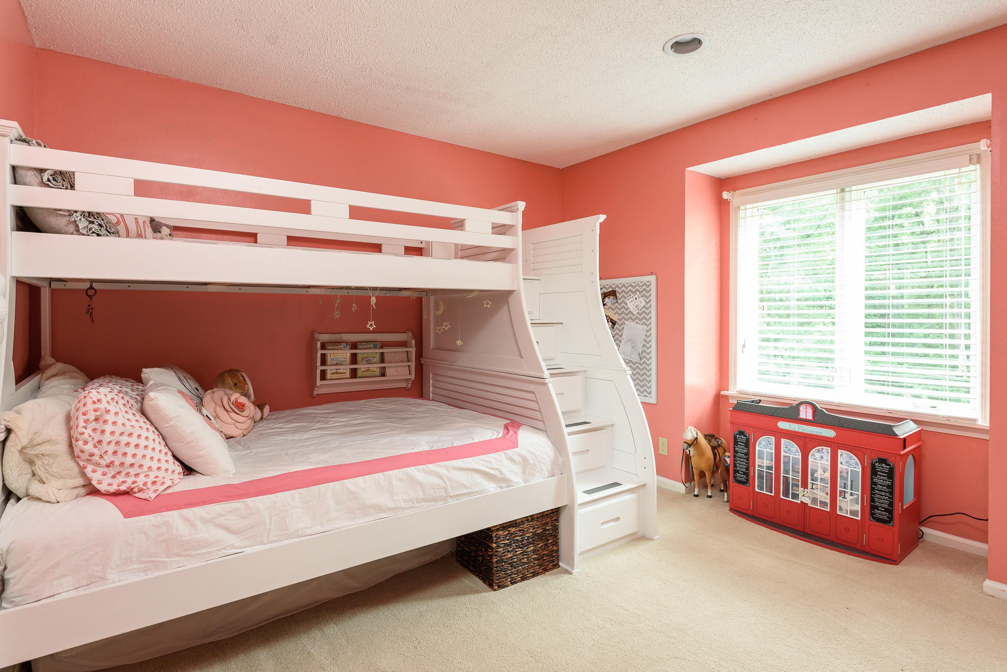 513 Barrington Road Signal Mountain, TN 37377 - Photo 20 of 40 Bedroom 3