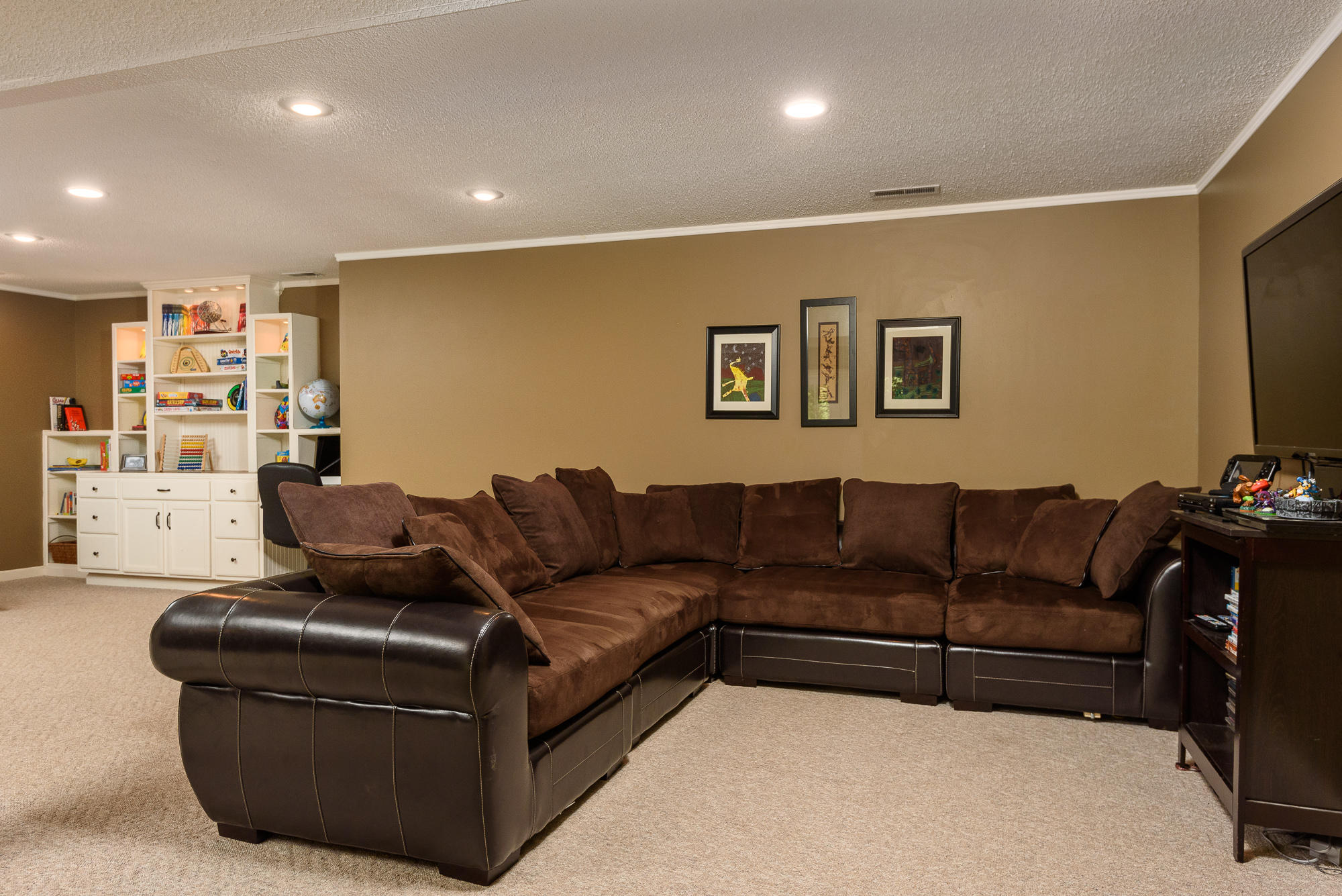 513 Barrington Road Signal Mountain, TN 37377 - Photo 26 of 40 Basement Living Area