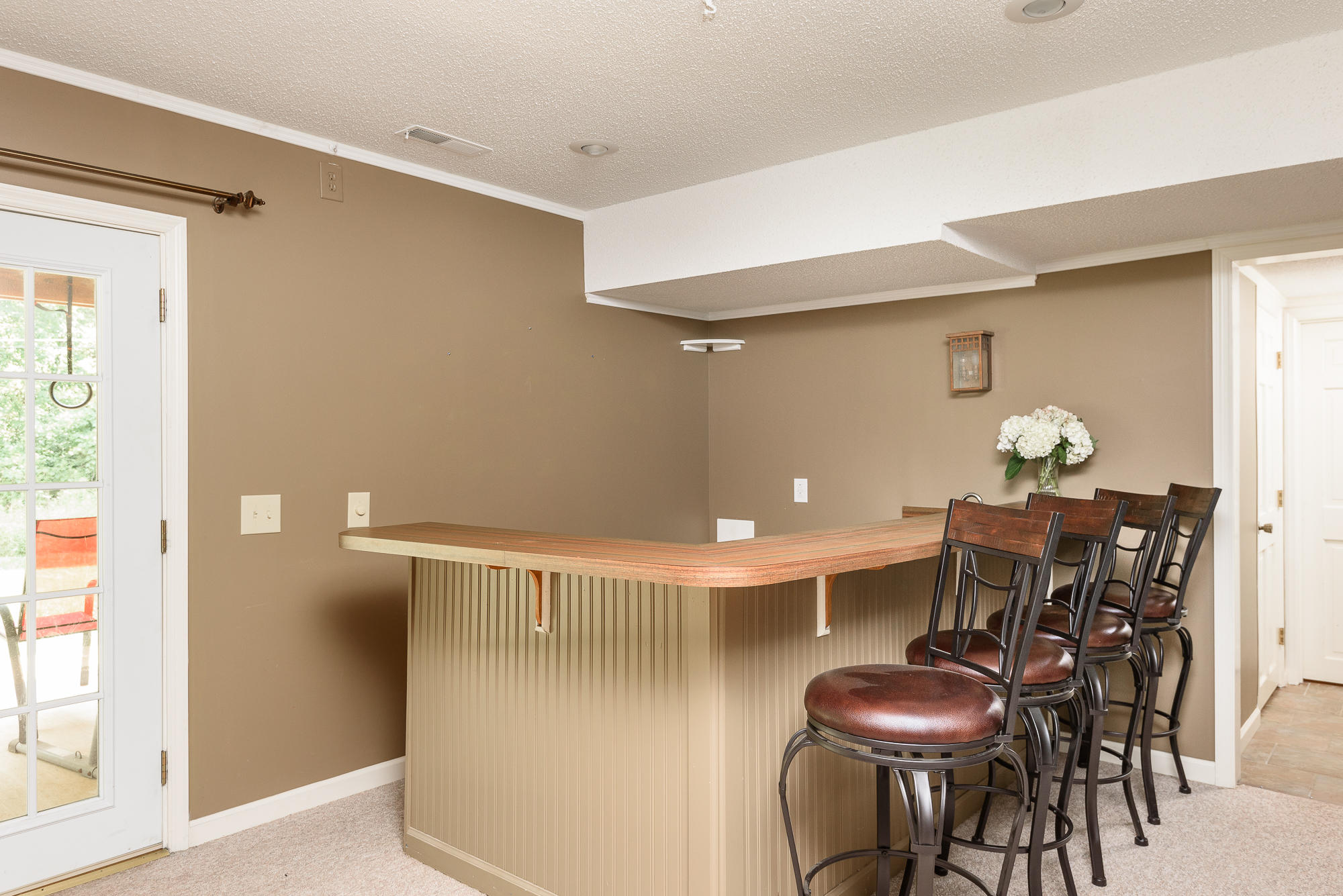 513 Barrington Road Signal Mountain, TN 37377 - Photo 27 of 40 Basement Bar