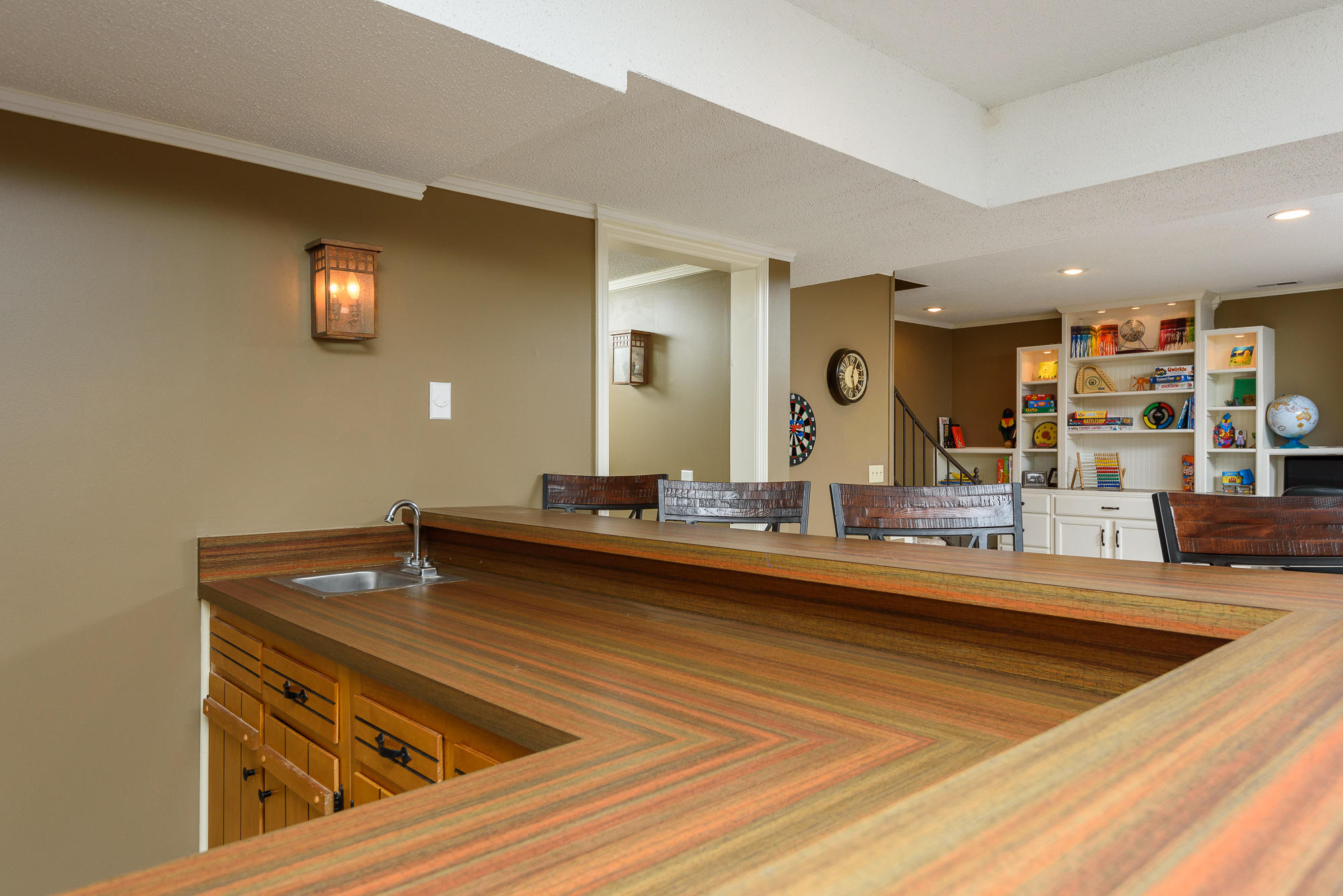 513 Barrington Road Signal Mountain, TN 37377 - Photo 28 of 40 Basement Bar