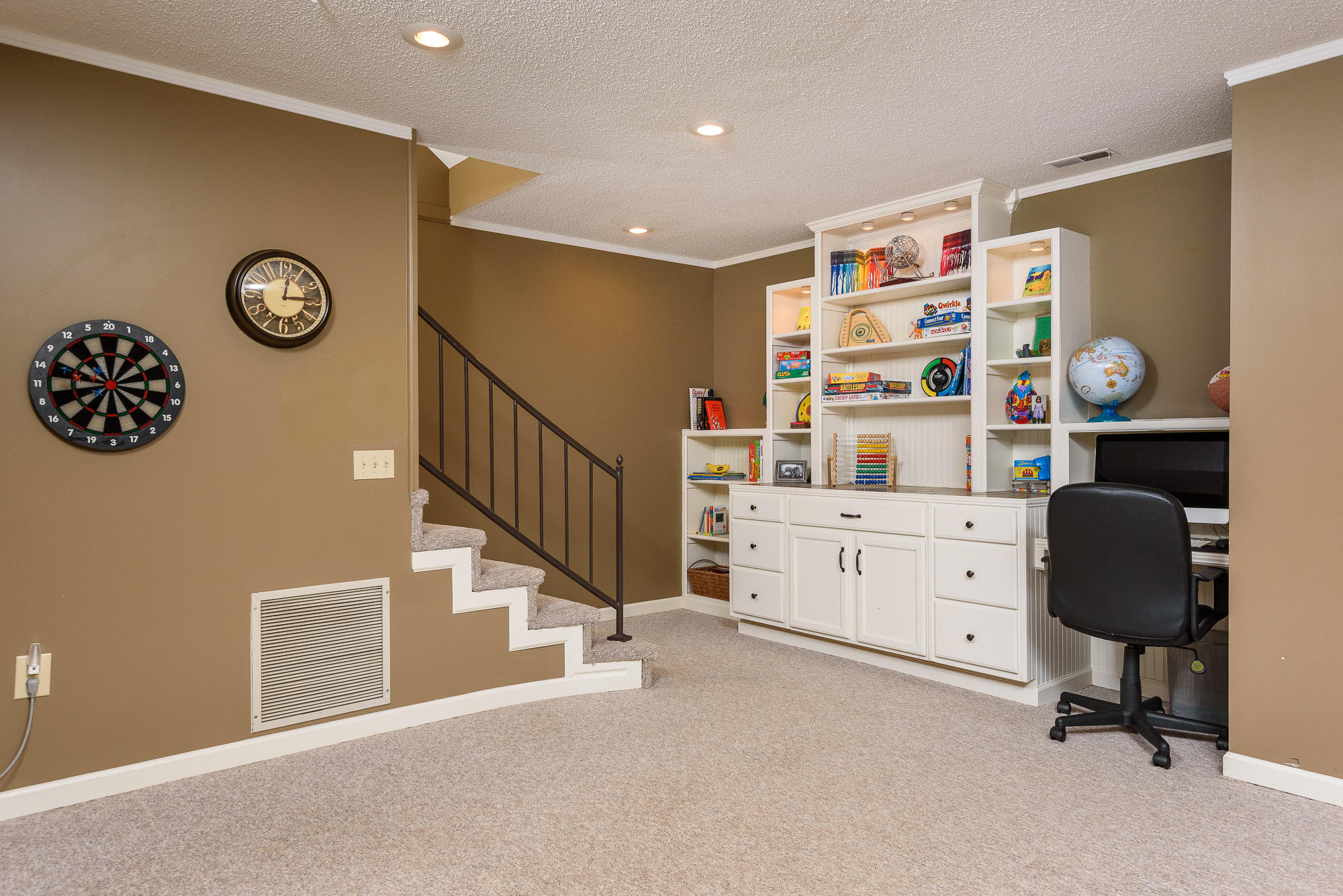 513 Barrington Road Signal Mountain, TN 37377 - Photo 29 of 40 Basement Living Area