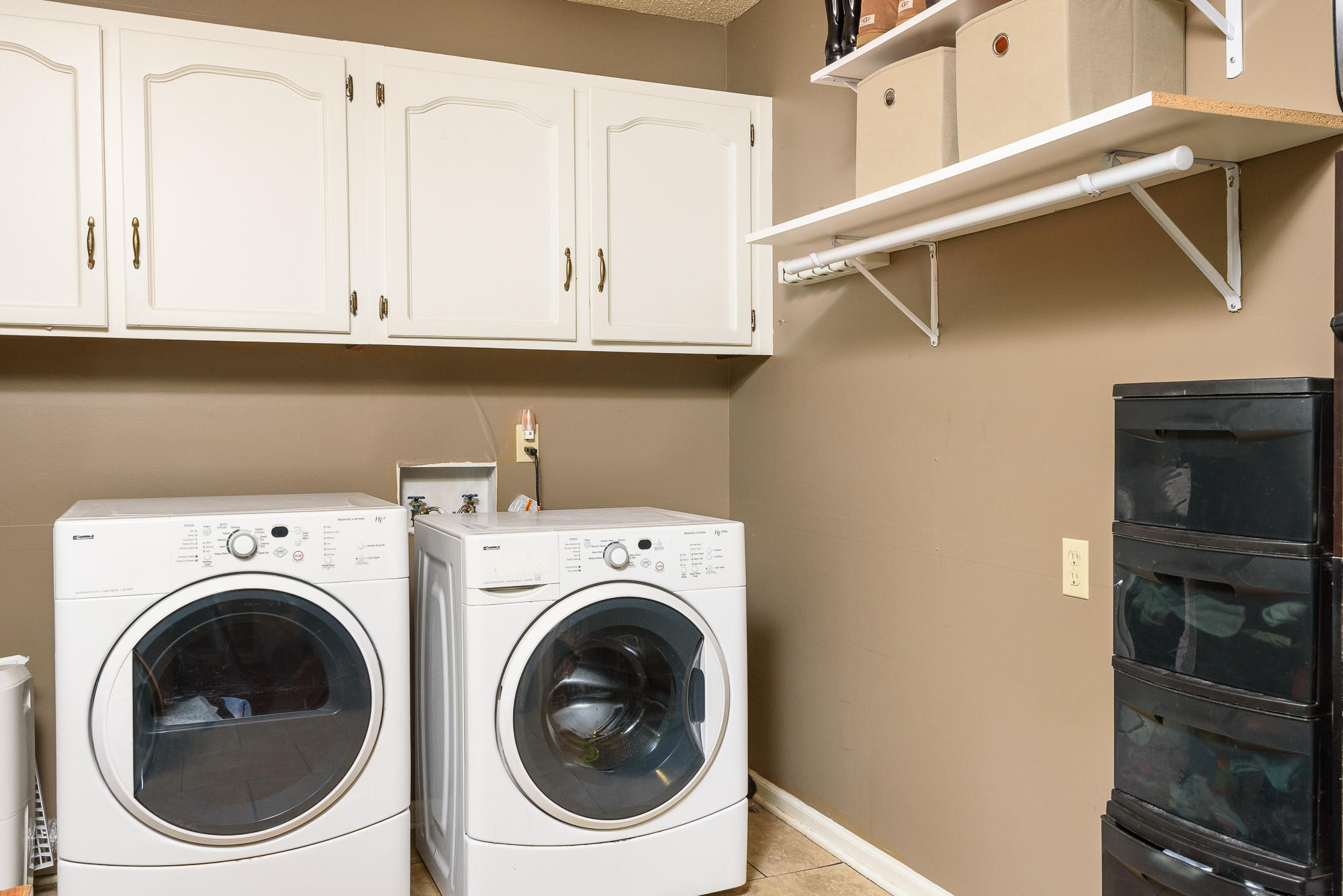 513 Barrington Road Signal Mountain, TN 37377 - Photo 33 of 40 Laundry Room