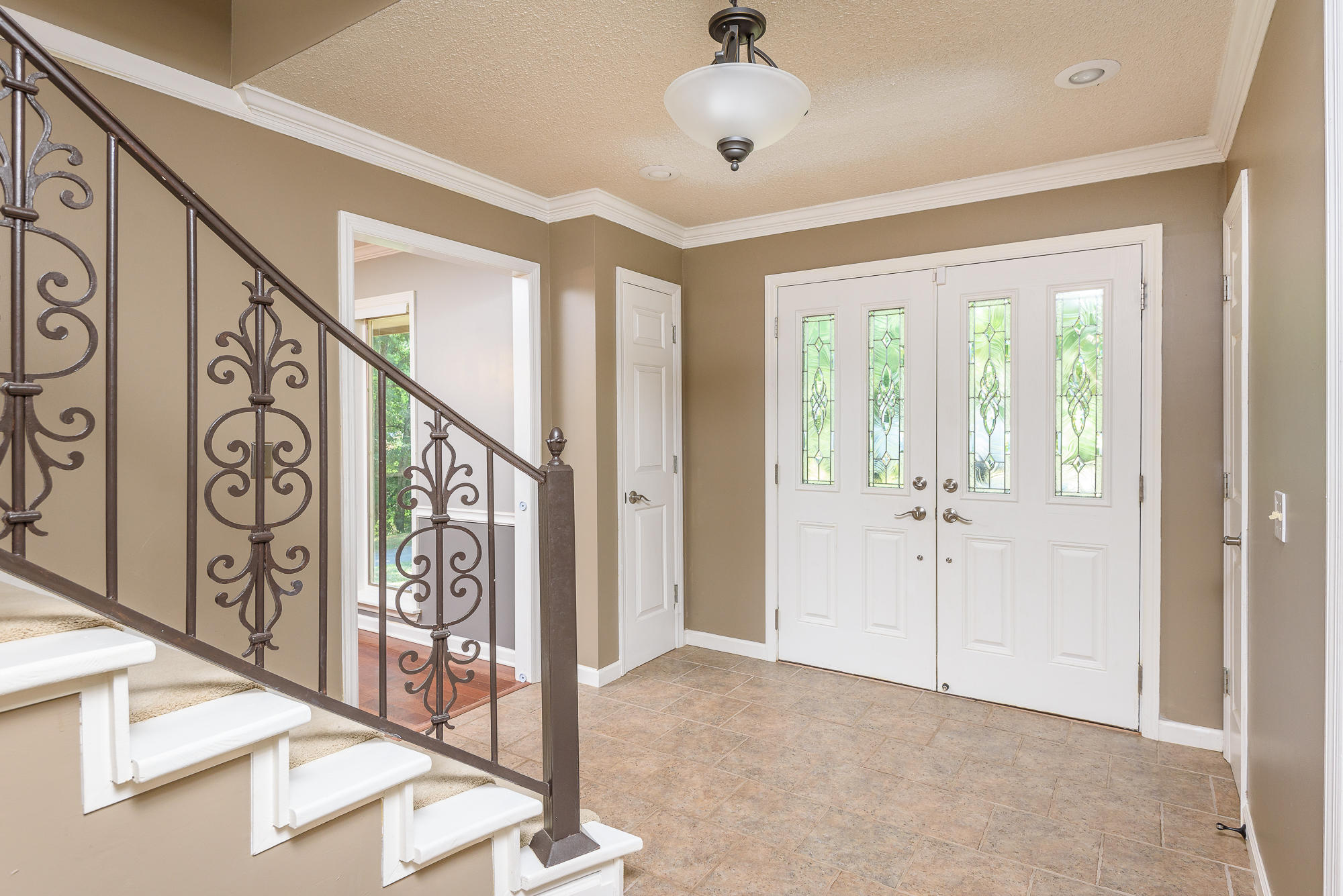513 Barrington Road Signal Mountain, TN 37377 - Photo 5 of 40 Entry Way