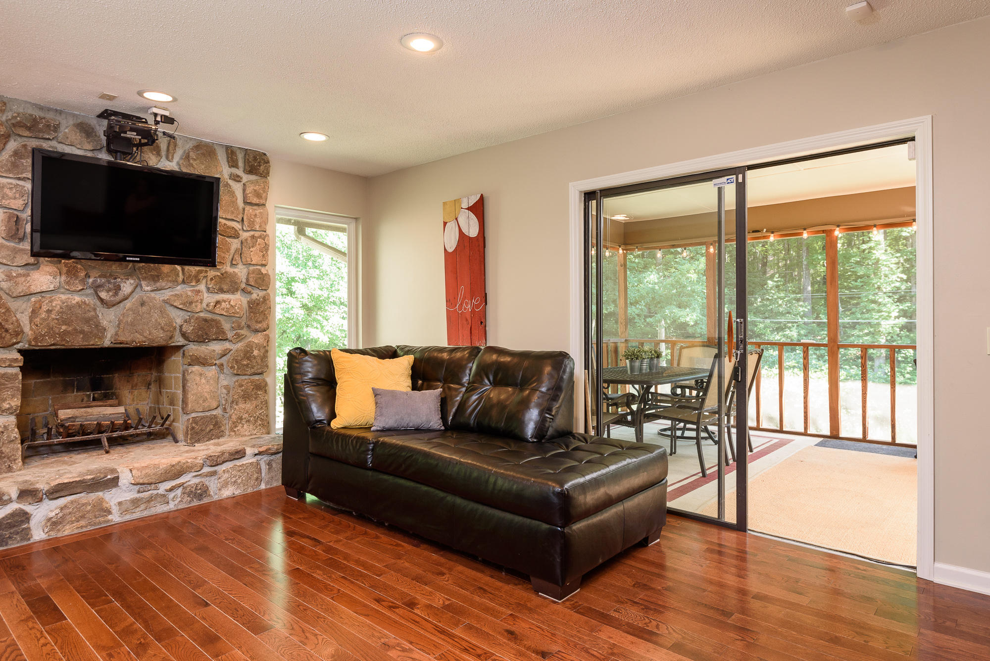513 Barrington Road Signal Mountain, TN 37377 - Photo 6 of 40 Family Room