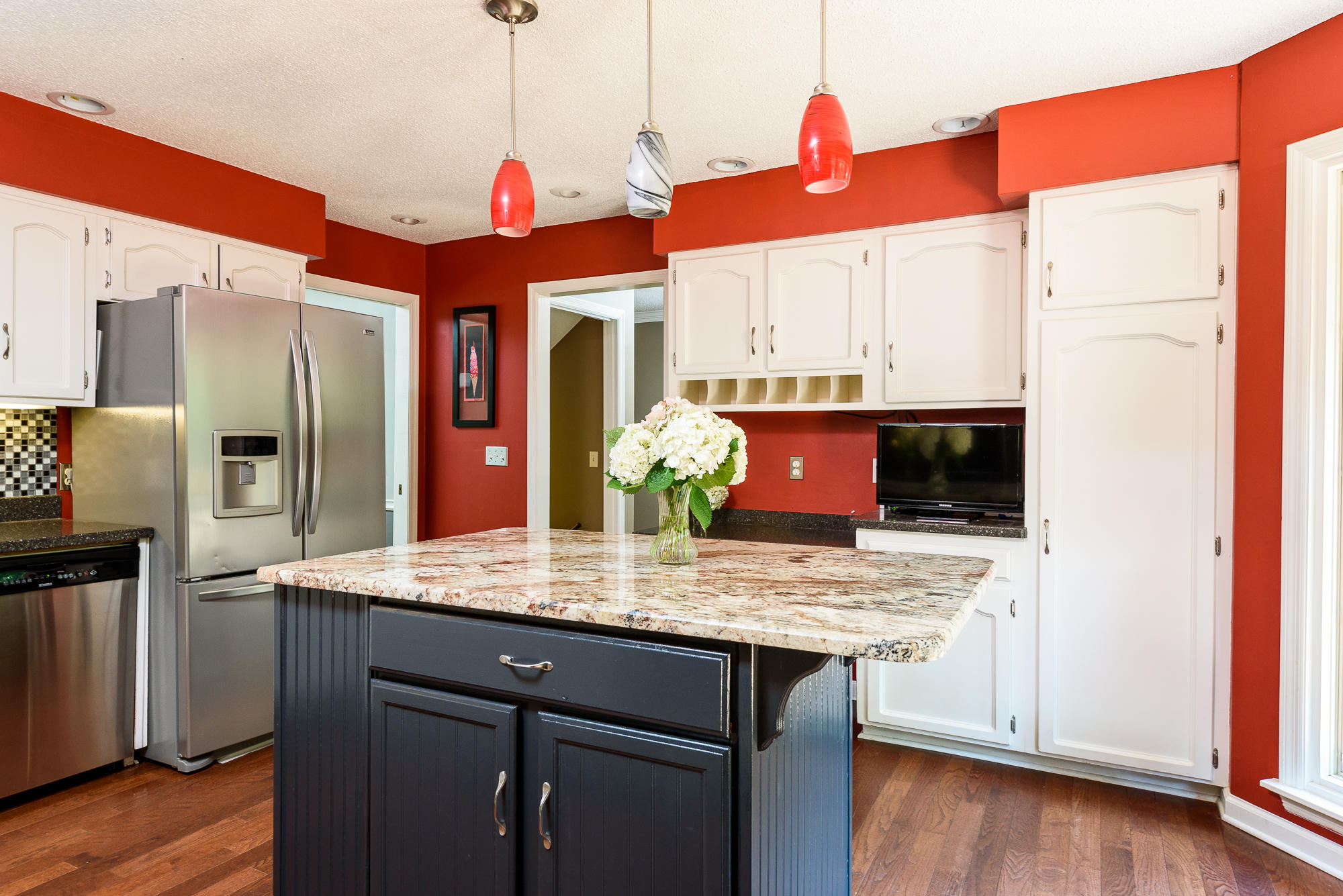 513 Barrington Road Signal Mountain, TN 37377 - Photo 9 of 40 Kitchen