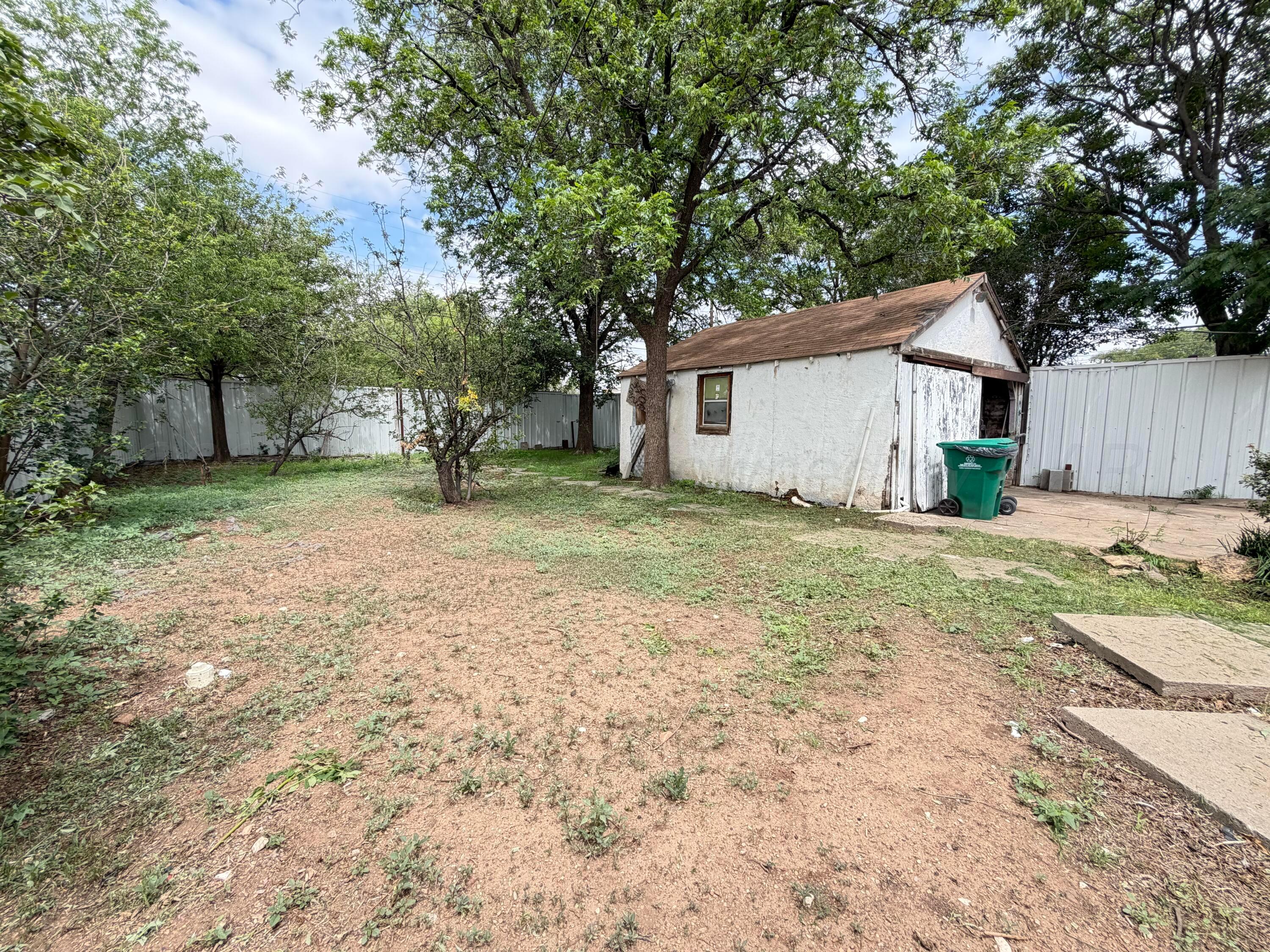 606 South Prospect Street Amarillo, TX 79106 - Photo 21 of 22 a house with a tree in front of it