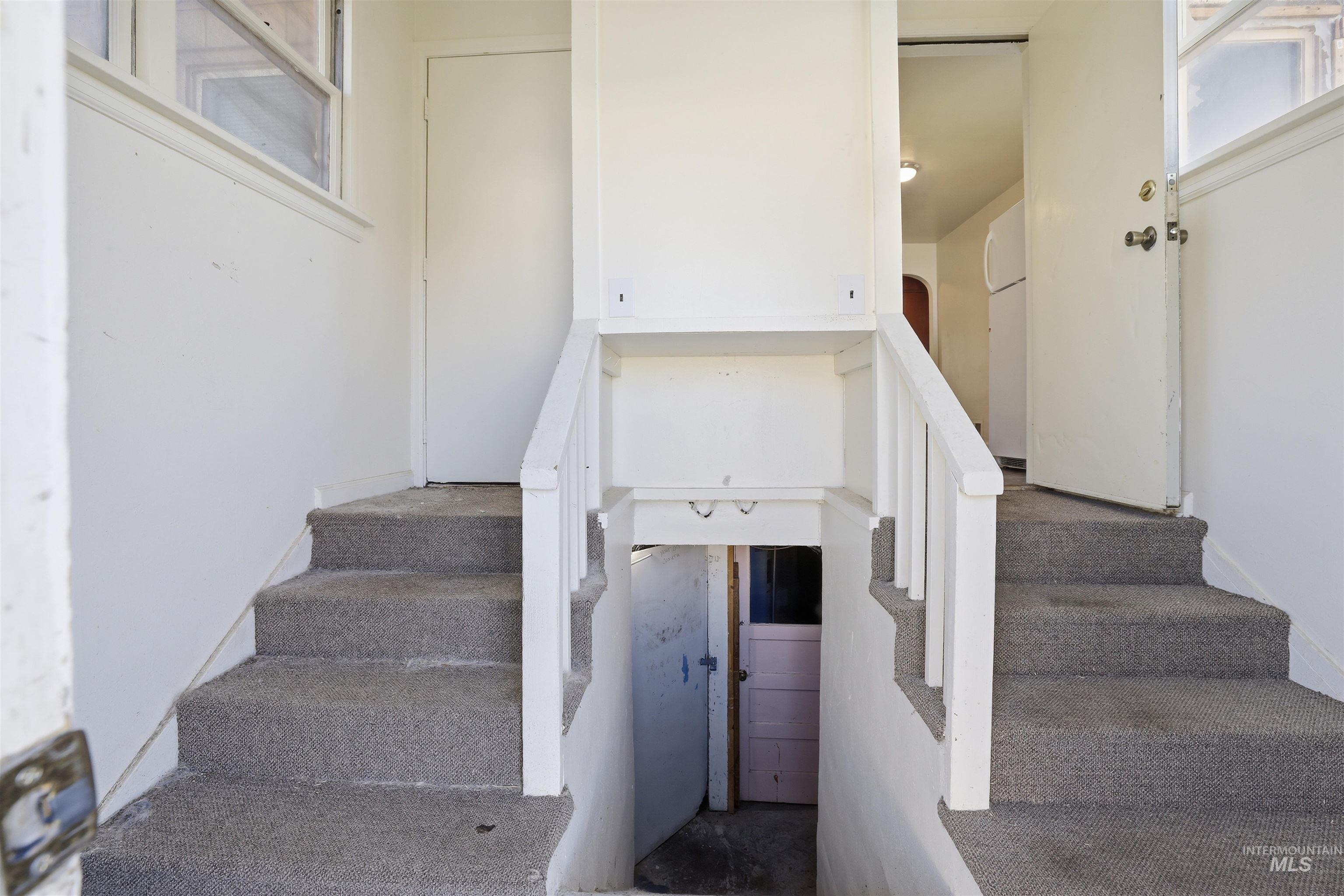 116 13th Avenue North Buhl, ID 83316 - Photo 16 of 37 View of staircase