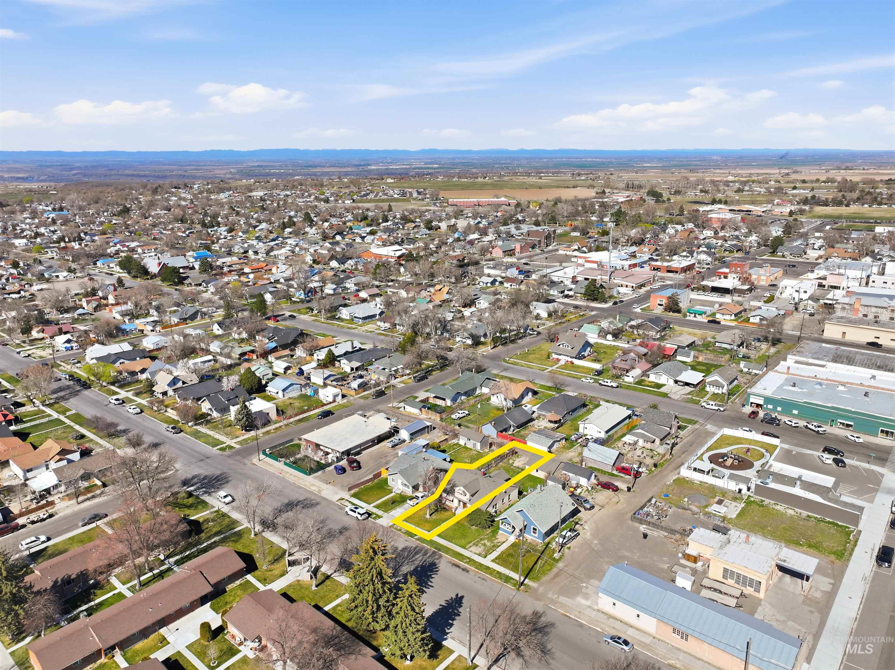 116 13th Avenue North Buhl, ID 83316 - Photo 27 of 37 Aerial view of property and surrounding area with property parcel outlined and nearby suburban area