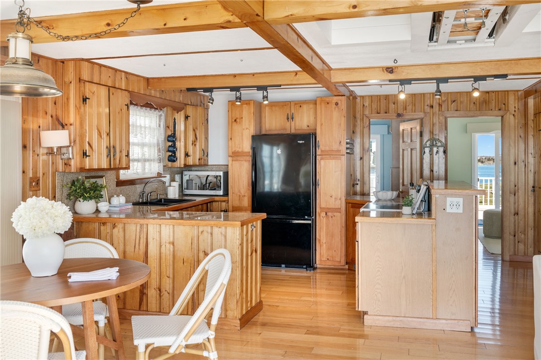 991 Matunuck Beach Road South Kingstown, RI 02879 - Photo 15 of 27