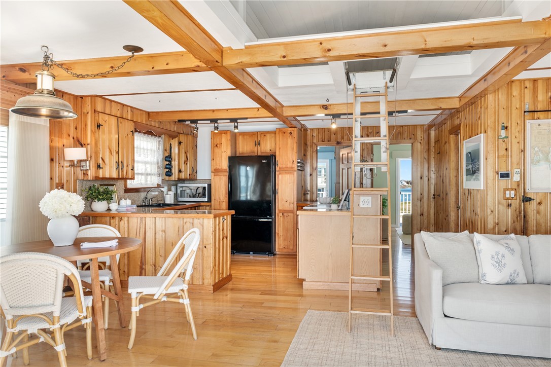 991 Matunuck Beach Road South Kingstown, RI 02879 - Photo 19 of 27