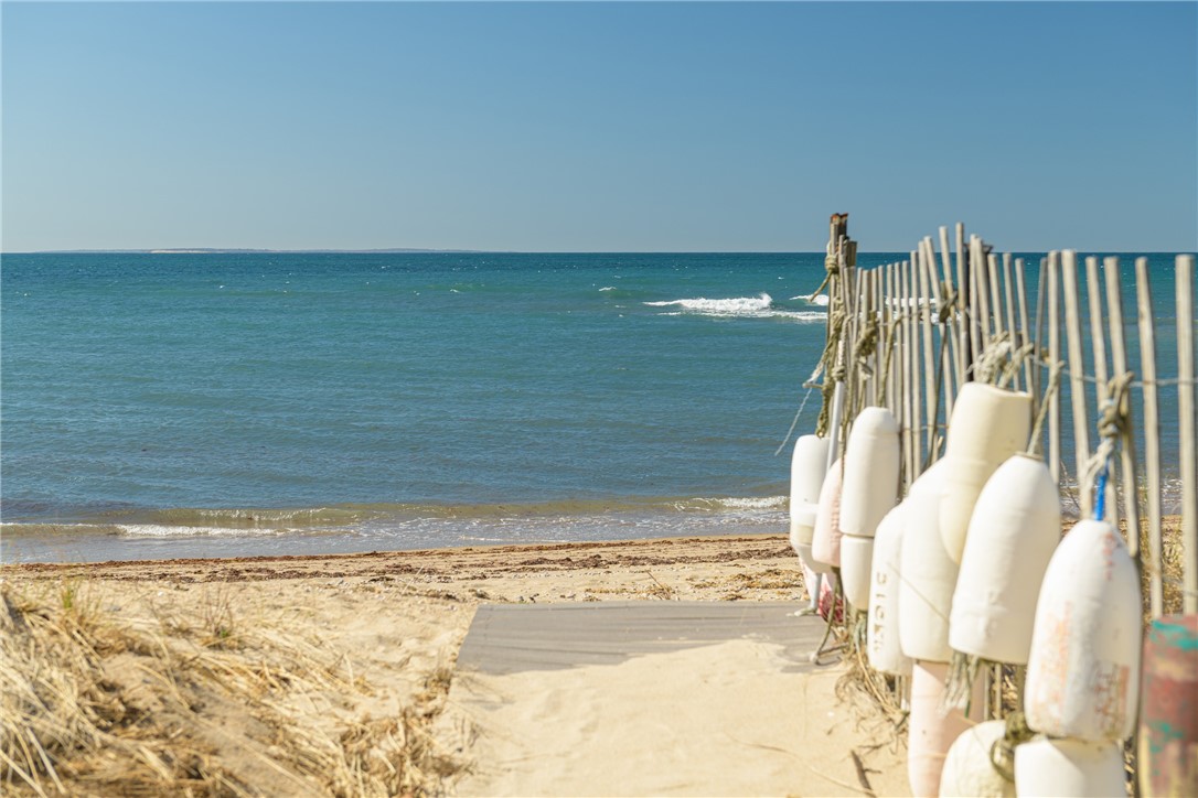 991 Matunuck Beach Road South Kingstown, RI 02879 - Photo 5 of 27