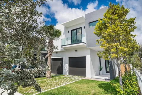 $1,495,000 | 2943 Southwest 21st Street, Miami, FL 33145