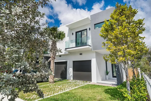$1,495,000 | 2943 Southwest 21st Street, Miami, FL 33145