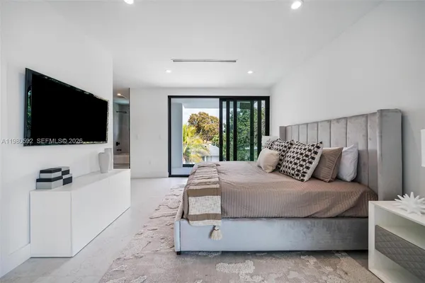 $1,495,000 | 2943 Southwest 21st Street, Miami, FL 33145