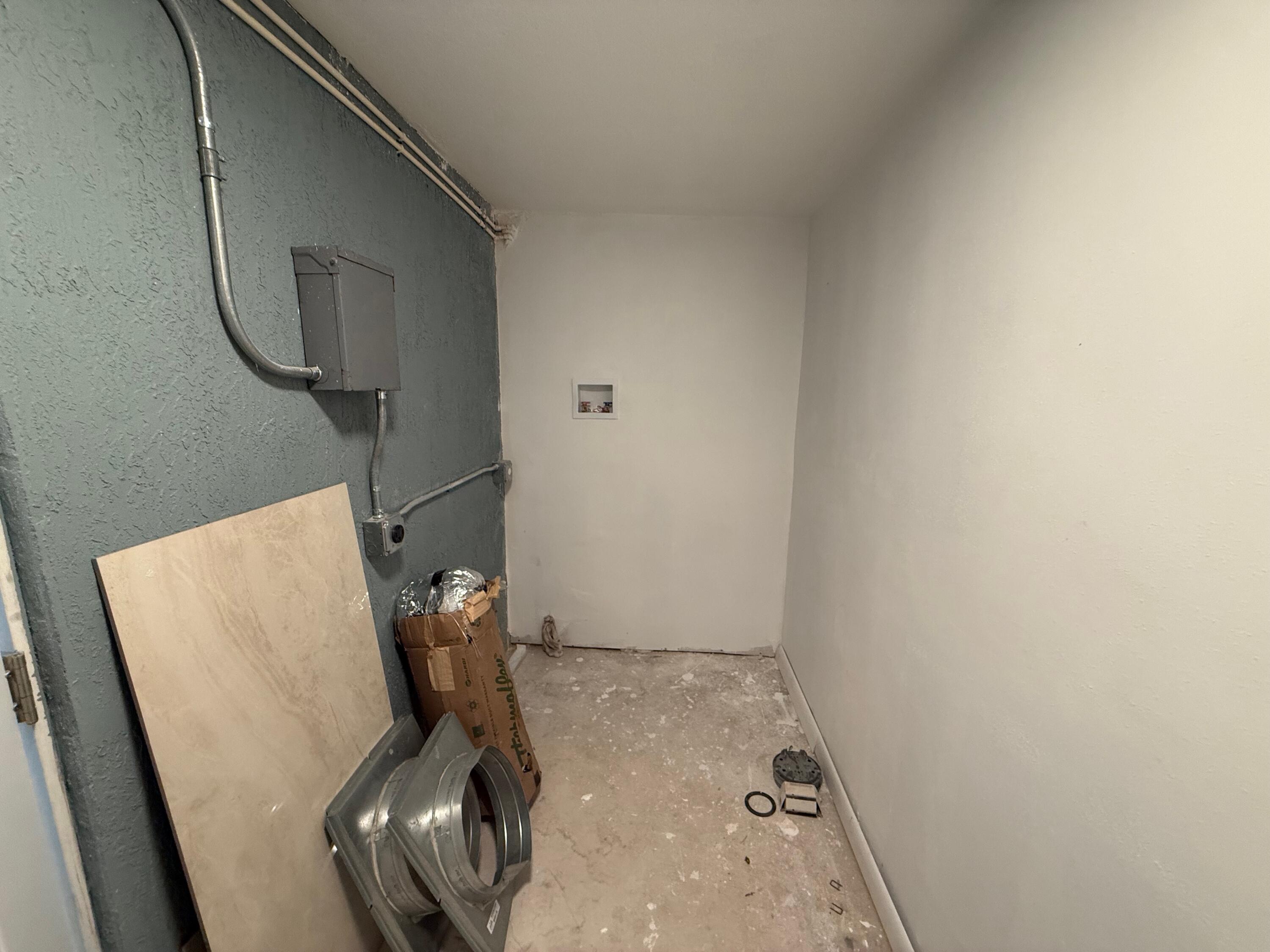 2104 North 53rd Street Fort Pierce, FL 34946 - Photo 11 of 15 LAUNDRY HOOK UP