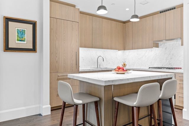 $2,700,000 | 40 Trinity Place, Unit 26B, Boston, MA 02116