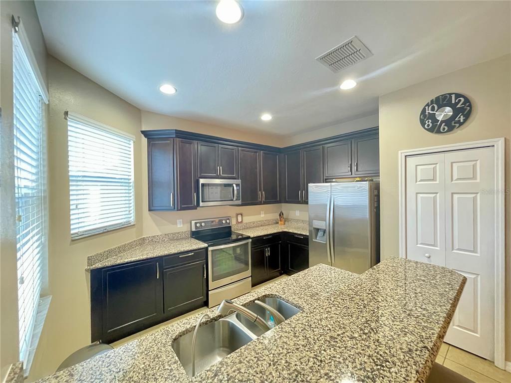 10060 Hartford Maroon Road Orlando, FL 32827 - Photo 4 of 48