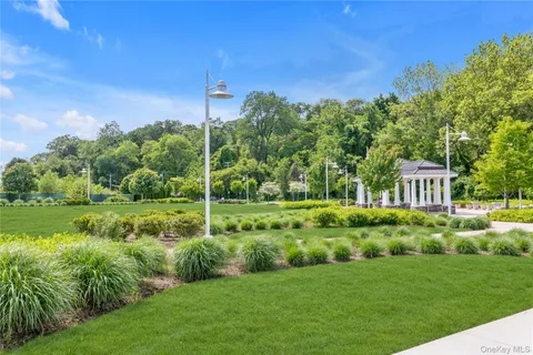 $899,000 | 100 Garvies Point Road, Unit 1238, Glen Cove, NY 11542